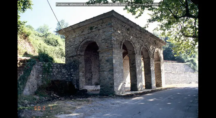 Fontaine, abreuvoir à Loreto-di-Casinca (2B)