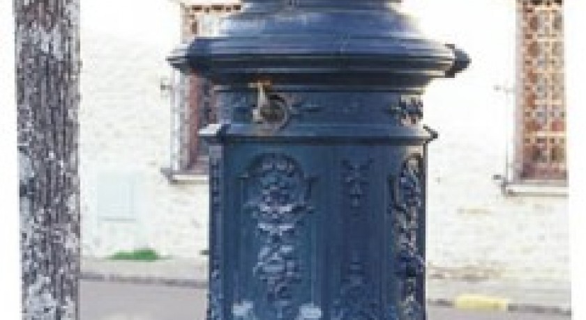 Fontaine borne Rothschild à Auffargis (78)