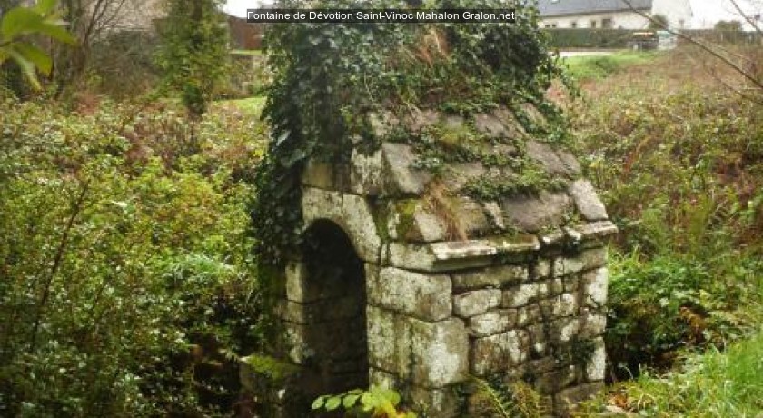 Fontaine de dévotion saintvinoc Mahalon tourisme
