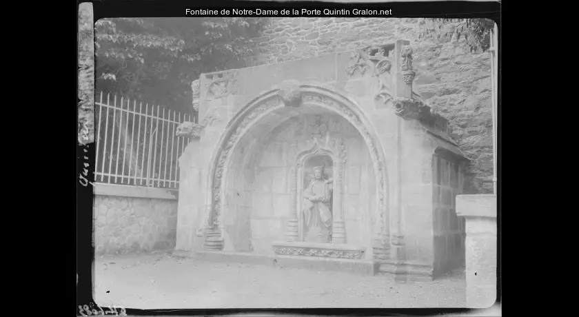 Fontaine de Notre-Dame de la Porte