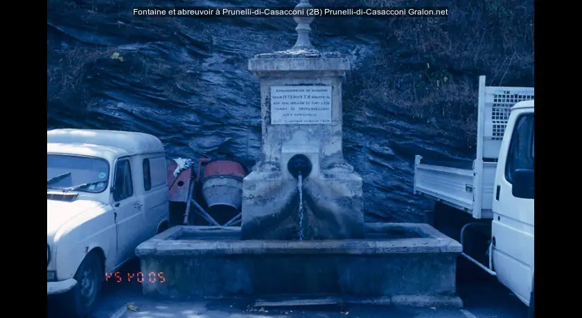 Fontaine et abreuvoir à Prunelli-di-Casacconi (2B)