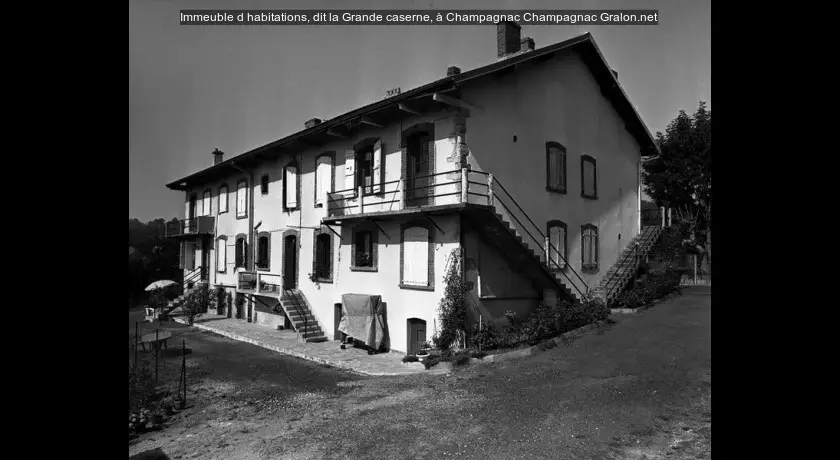 Immeuble d'habitations, dit la Grande caserne, à Champagnac
