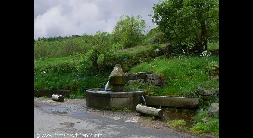 La fontaine de Bredons, dans le Cantal (15)