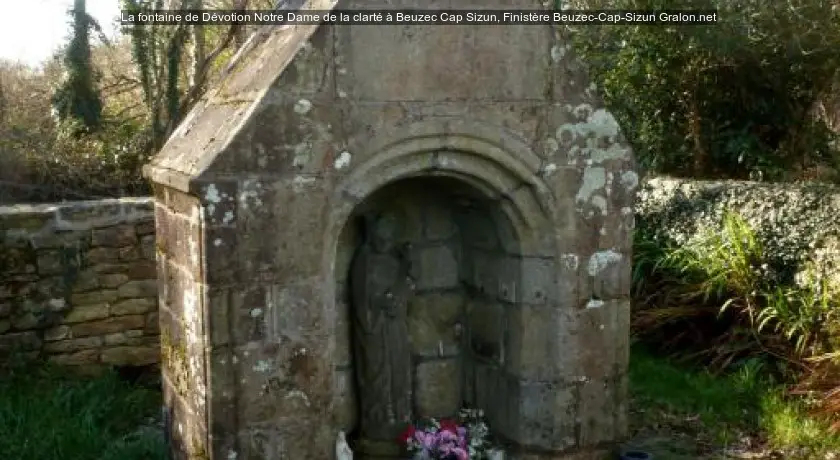 La fontaine de Dévotion Notre Dame de la clarté à Beuzec Cap Sizun, Finistère