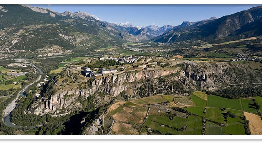 La place Forte de Mon Dauphin