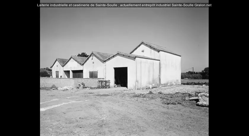 Laiterie industrielle et caséinerie de Sainte-Soulle ; actuellement entrepôt industriel