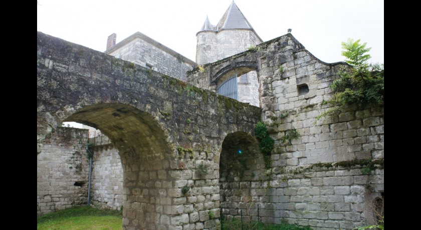 Le château fort de brassac, tarn et garonne (82) Brassac tourisme