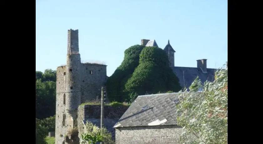 Le château fortifié d'Olonde, à Canville la Rocque, Manche (50)