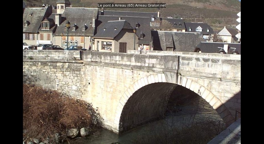 Le pont à Arreau (65)