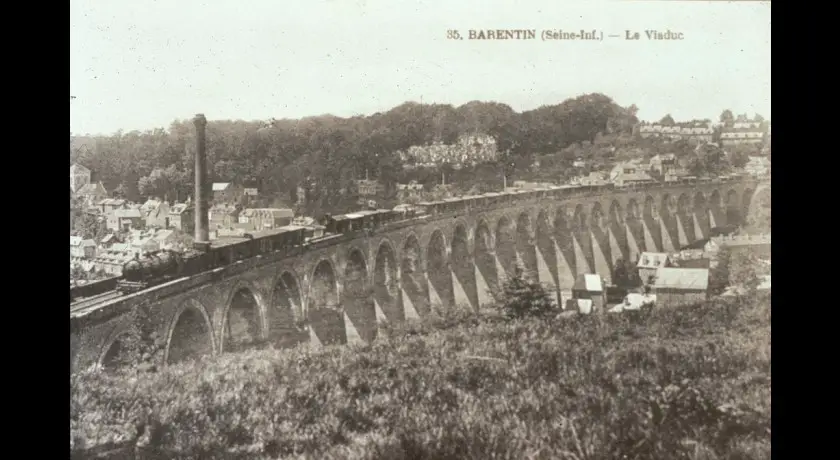 Le pont Viaduc de chemin de fer à Barentin (76)