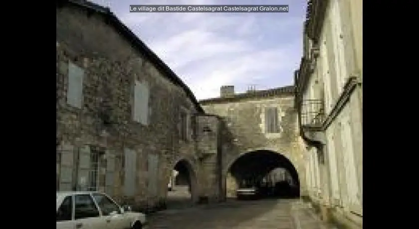 Le village dit Bastide Castelsagrat