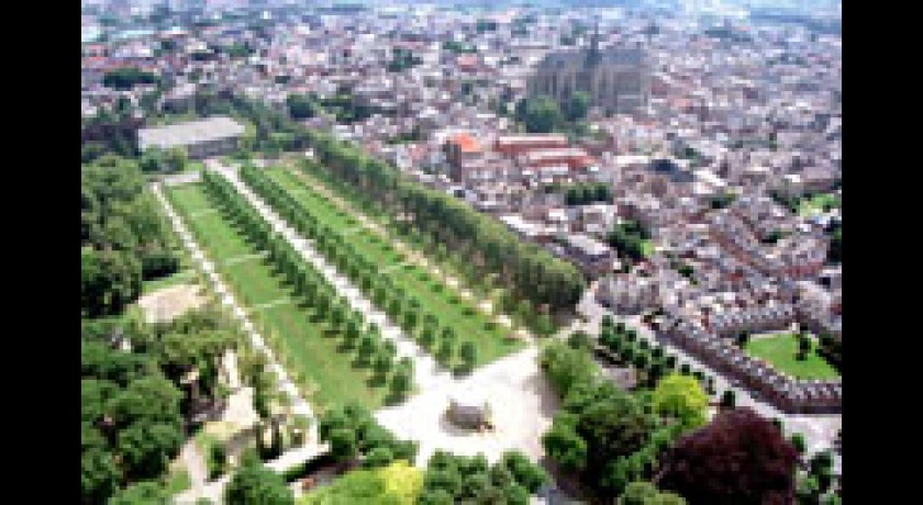 PARC  DES CHAMPS ELYSEES