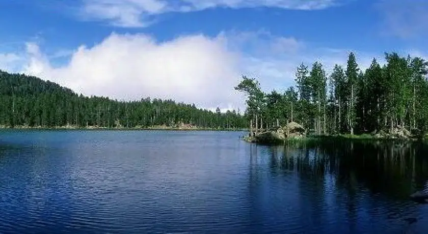 Parcours touristique de pêche et d'escalade du lac Balcere