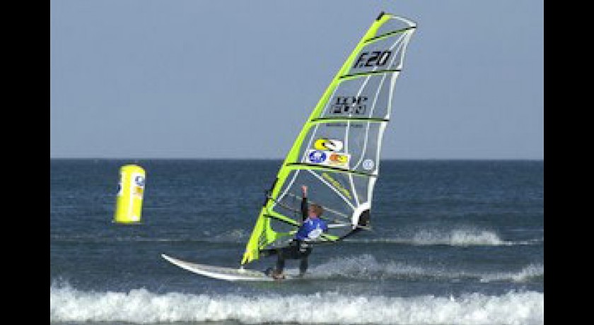 Planche à voile, Funboard, Canoë, Optimist et Catamaran.