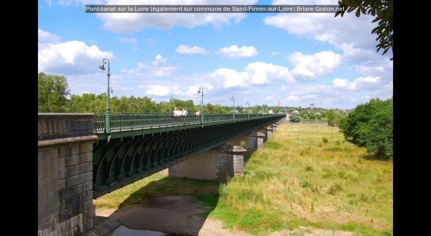 Pont-canal sur la Loire (également sur commune de Saint-Firmin-sur-Loire)