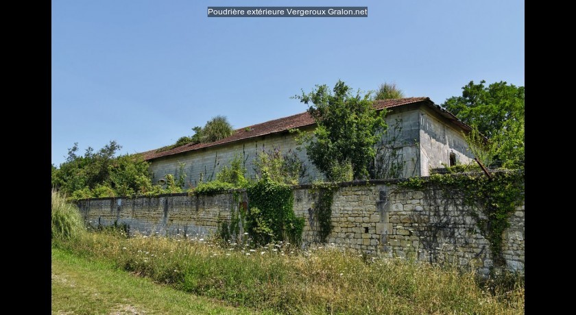 Poudrière extérieure Vergeroux tourisme