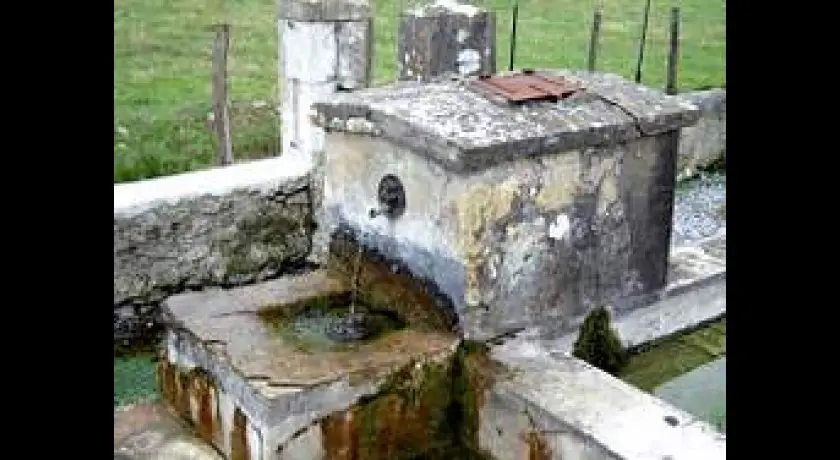 Puits, lavoir Fontaine de Garay, à Arancou (64)