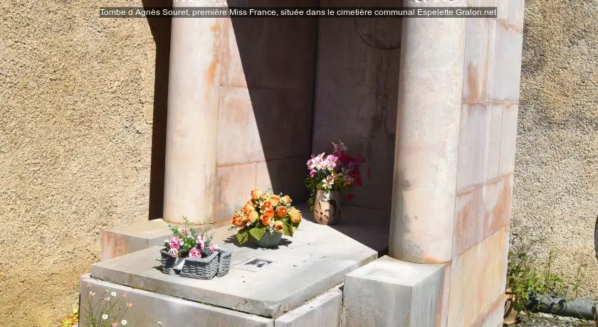 Tombe d'Agnès Souret, première Miss France, située dans le cimetière communal