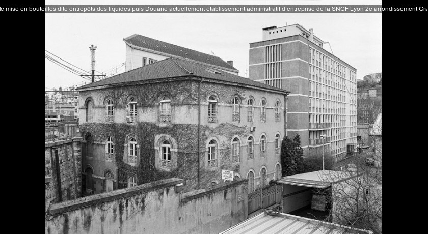 Usine de mise en bouteilles dite entrepôts des liquides puis Douane actuellement établissement administratif d'entreprise de la SNCF