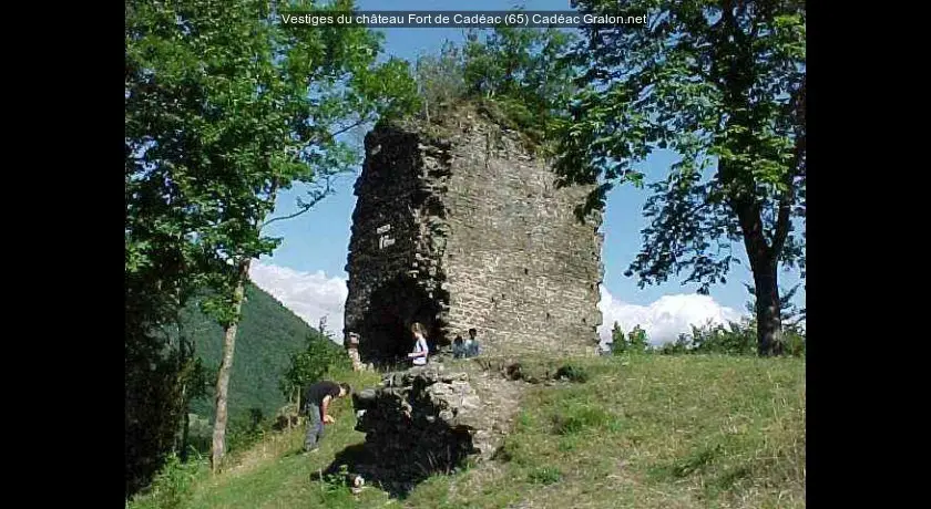 Vestiges du château Fort de Cadéac (65)
