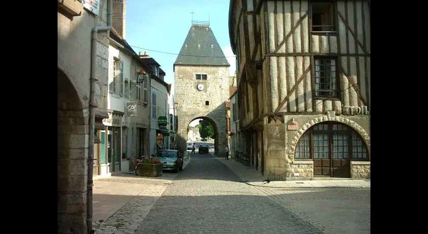 Village Médiéval de Noyers-Sur-Sereins